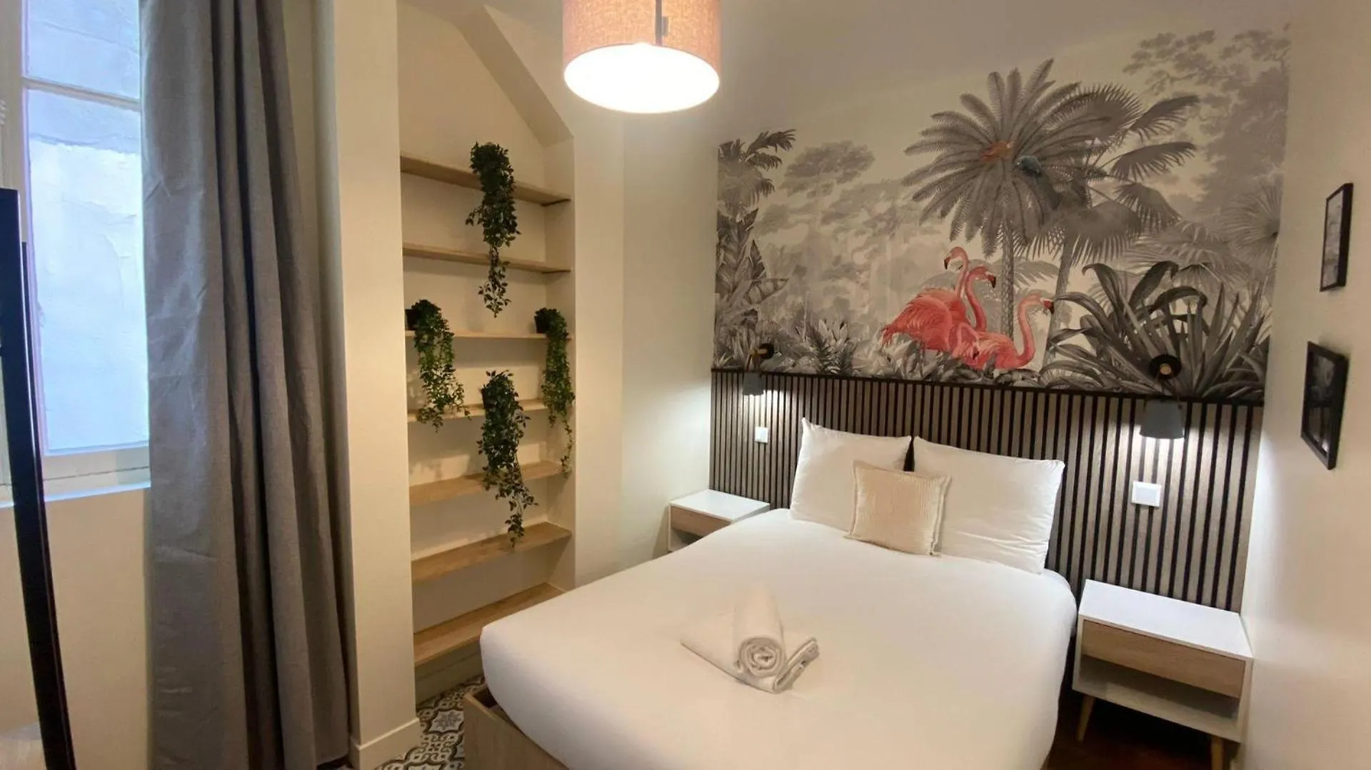 Nouveau - Emplacement Ideal Pour 6P Paris 0*,  France